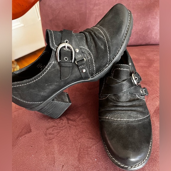 Black Suede and Leather Booties Silver Buckle Size 38 (8) - Picture 3 of 9